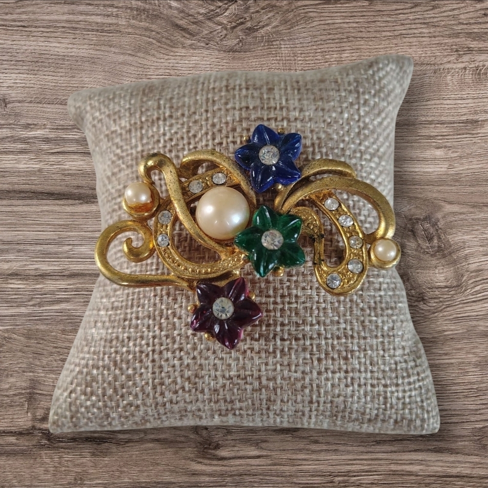 Elegant Gold Floral Brooch with Multicolor Accents - Picture 12 of 12